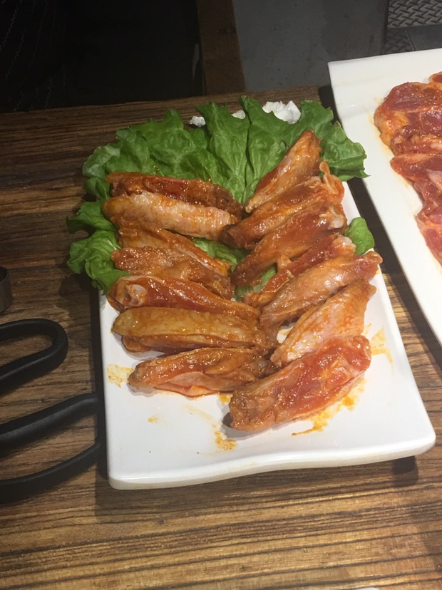 孔令亚 关注 店里有个超级大舞台和屏幕,营业到转天早晨,估计晚一点有