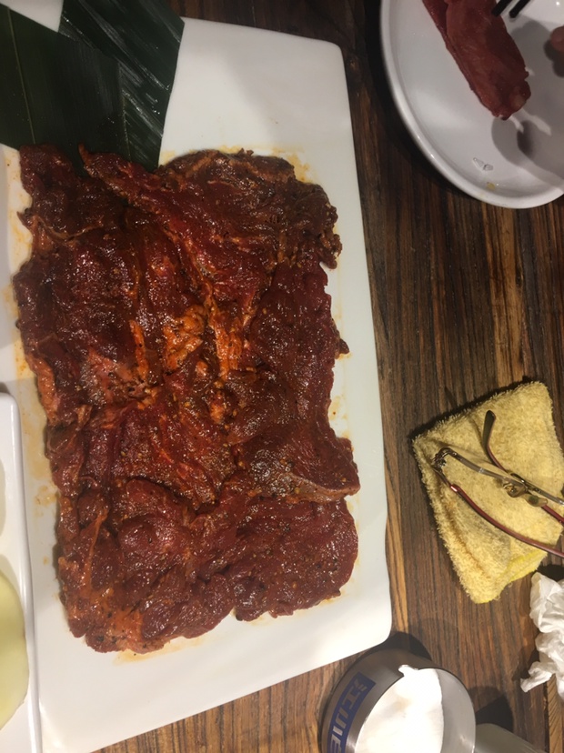 孔令亚 关注 店里有个超级大舞台和屏幕,营业到转天早晨,估计晚一点有