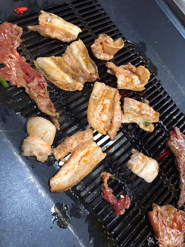 大口吃肉 大口喝酒 实在!