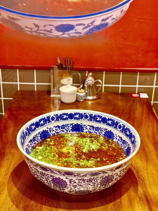 碗比盆大的超级网红牛大碗,一碗吃出幸福感