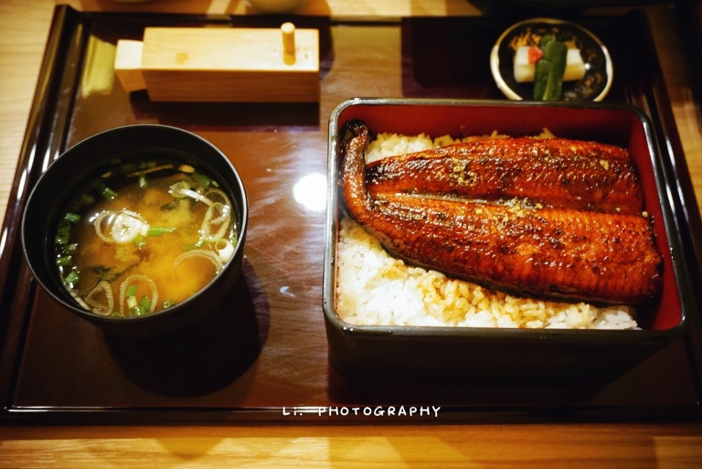 在〔孤獨的鰻魚飯〕裡真正體驗了一把孤獨的美食家的