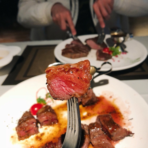 纯正浪漫德式西餐七分熟小排肉食者极度满足