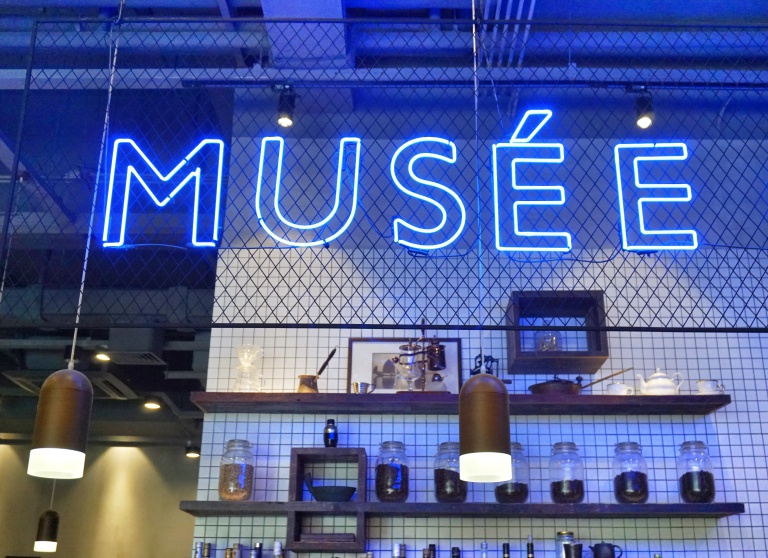 关注 #巧克力千层蛋糕 #北海道芝士蛋糕 #抹茶咖啡冰沙 musee cafe