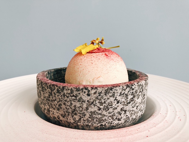 关注 对分子料理没什么了解,可是看见有做分子甜品的店,就忍不住想一