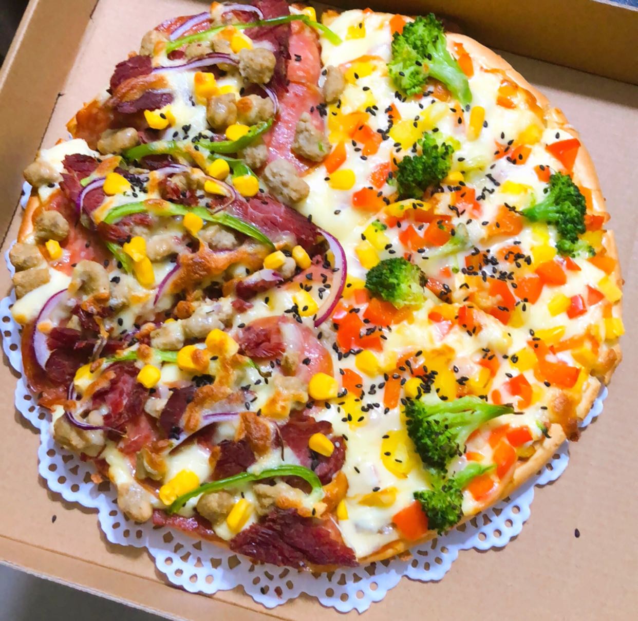 胖胖披萨净水纯手工制作用料新鲜,味美量足得到了大家的一致认可,实物